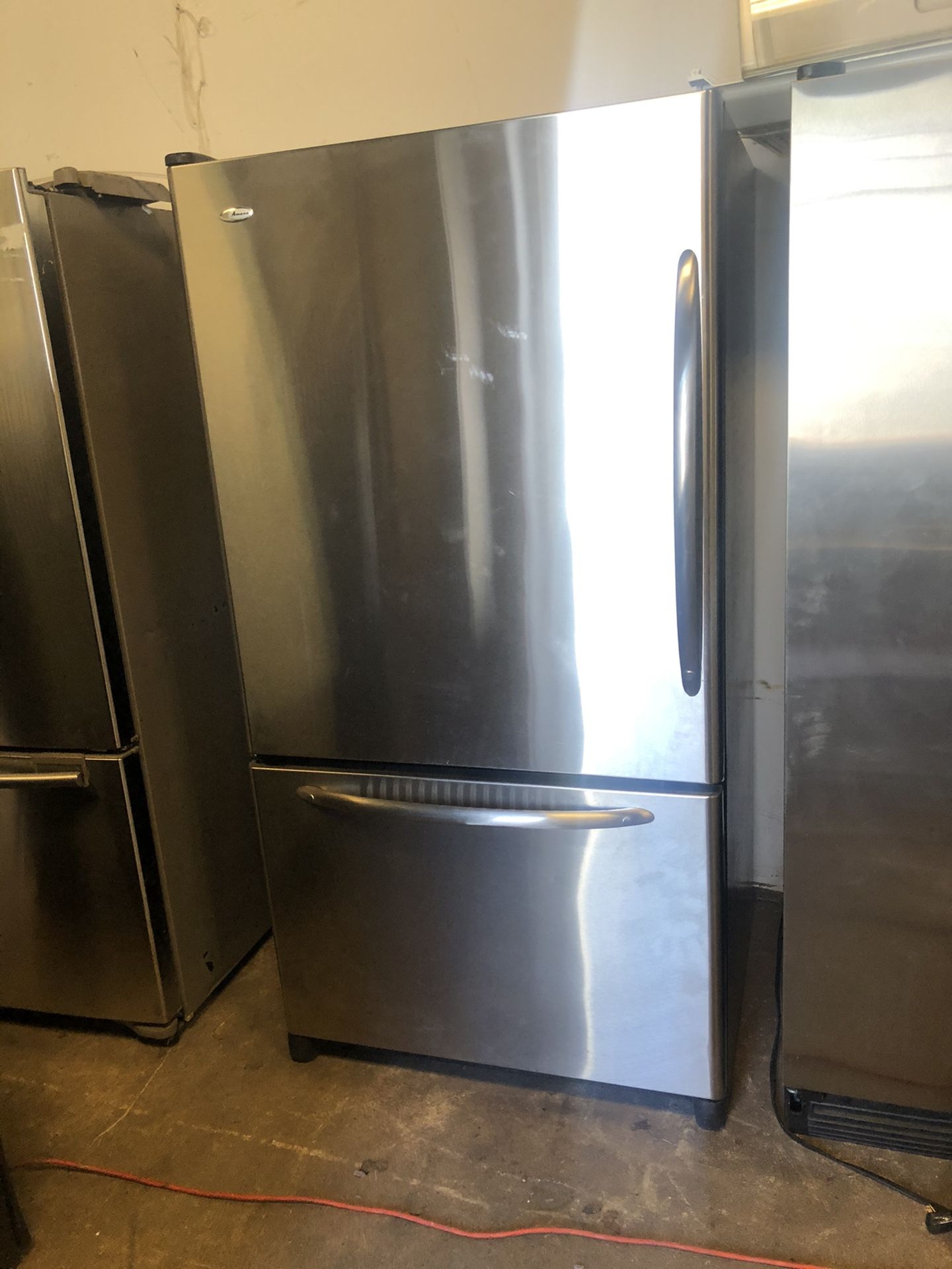 70X36X31 Amana bottom freezer refrigerator/nevera congelador abajo