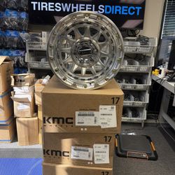 (4 pcs) KMC Wheels KM556 Crux 17x8.5" +0 6x5.5 Gloss Silver w/ Machined Face Rim