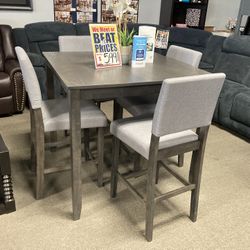 Small Dining Set 🤎☁️ $499