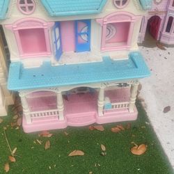 Loving Family Doll House