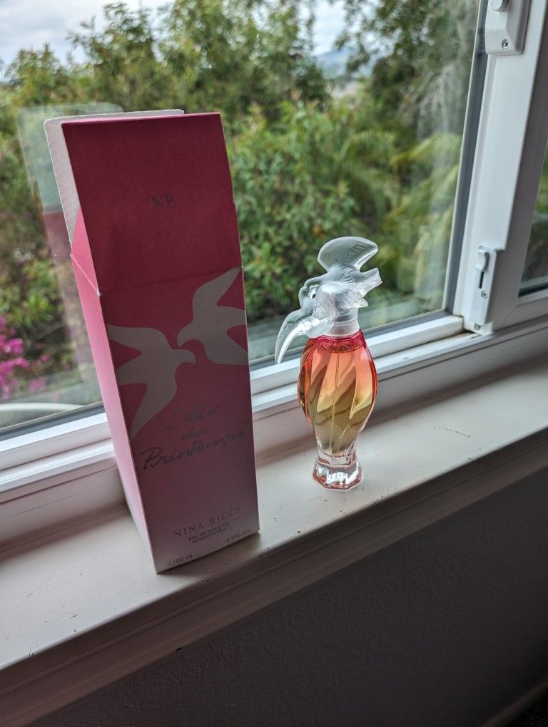 Nina Ricci Perfume Like New