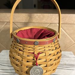 Vintage 2004 Pasadena Tournament of Roses Basket w/Metal Roses all Around It