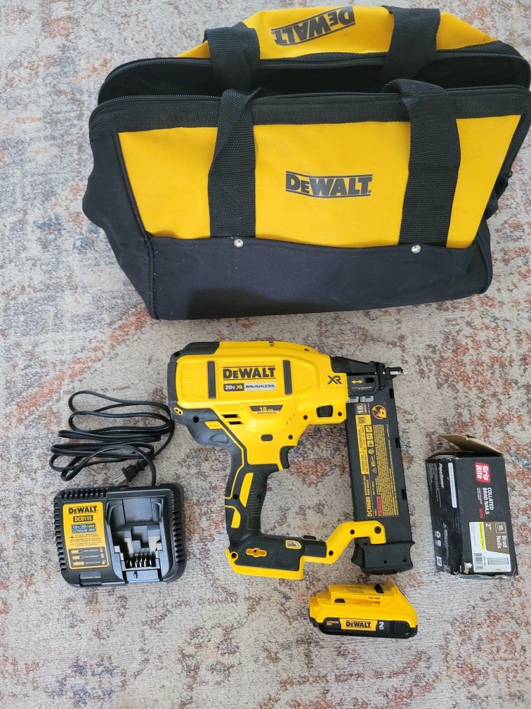 Dewalt Cordless Brad Nailer Kit