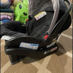 Graco Infant Car Seat w/base