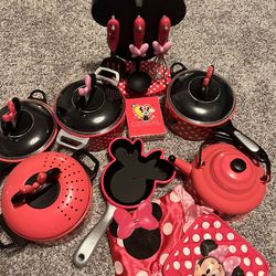 2013 Disney Store Minnie Mouse Pot and Pan Set