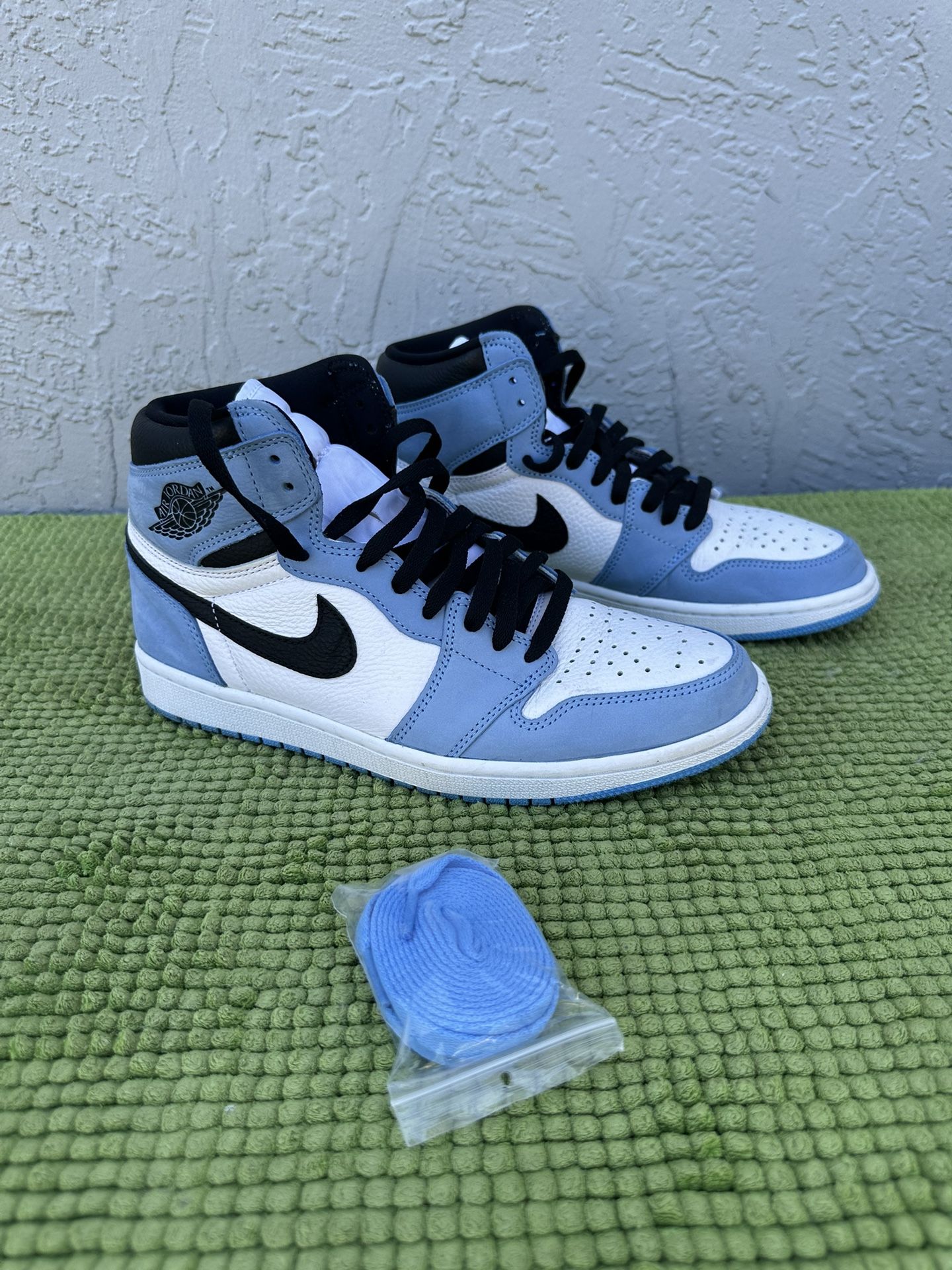 Jordan 1 High OG University Blue – Worn Twice, Great Condition (No Box)