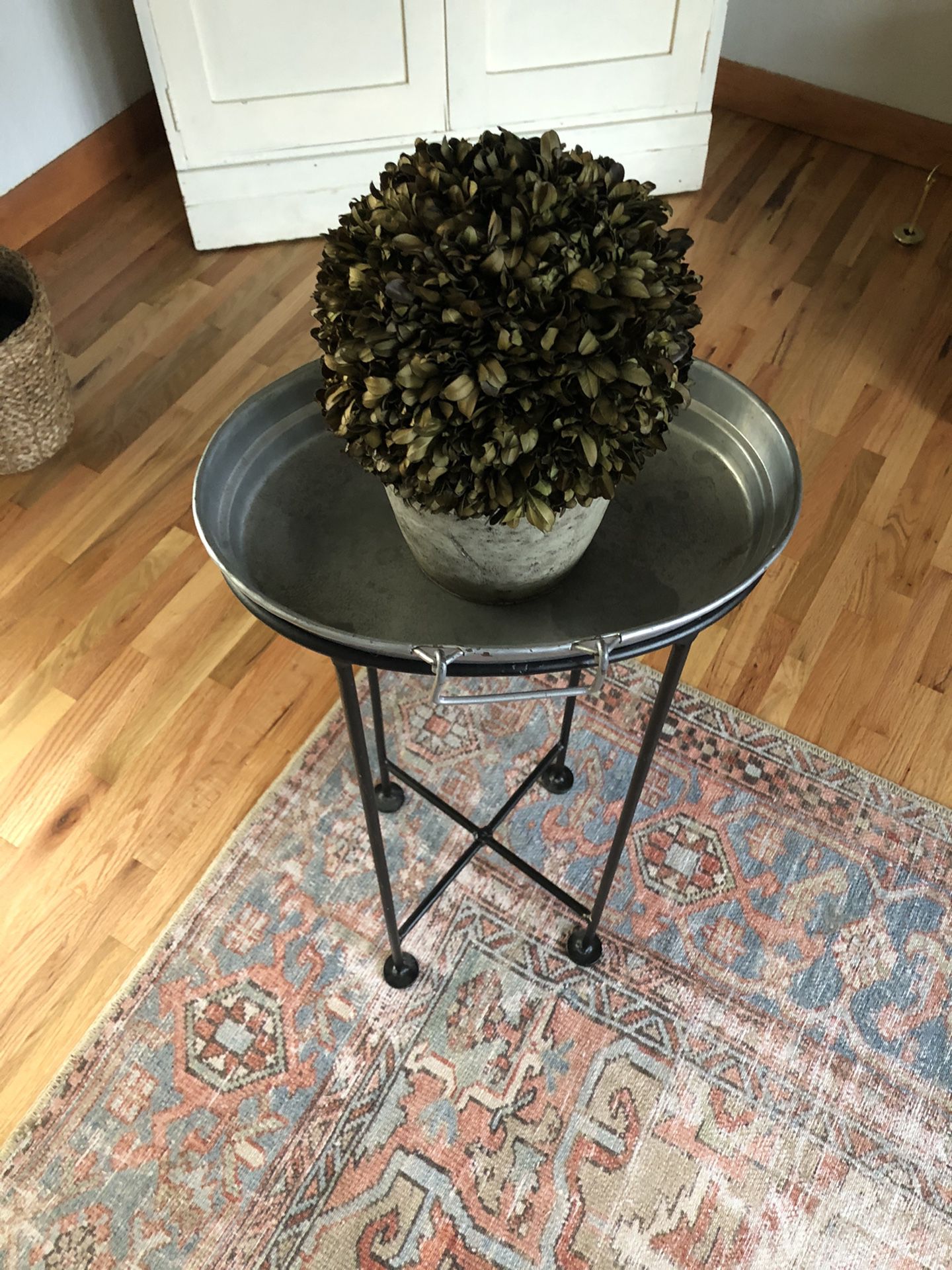 Metal Farmhouse Style Plant Stand With Faux Boxwood Plant
