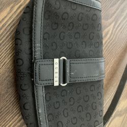 Guess Clutch/wristlet