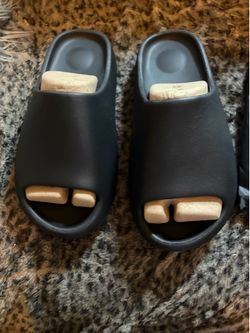 Brand new Yeezy slides ys-01 new size 10