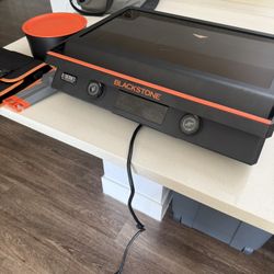 Blackstone E Series Electric Griddle 22” And Accessories 