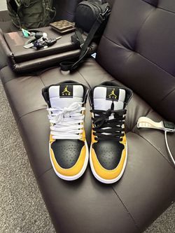 Air Jordan 1 Mid Yellow And Black
