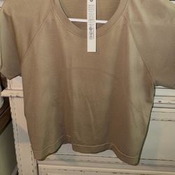 Lululemon Tshirt