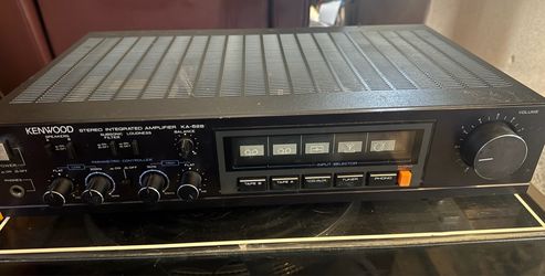 Kenwood KA-52B is a vintage stereo integrated amplifier