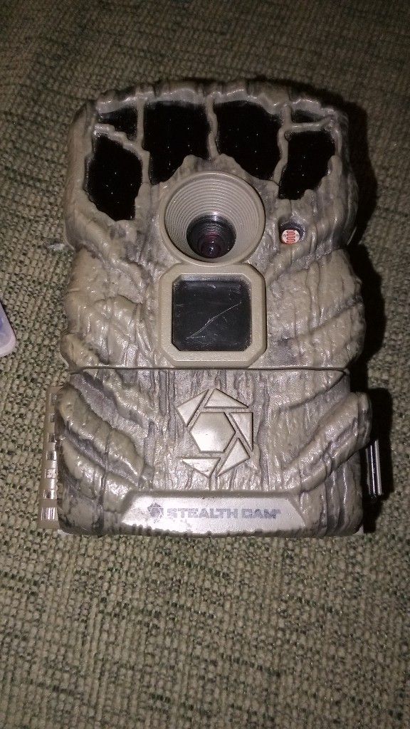 TRAIL CAMERA