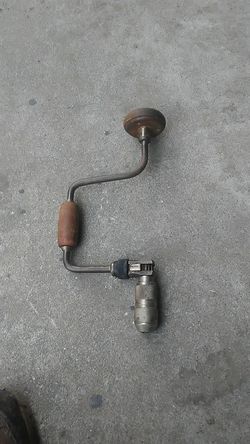 Manipula para ponerle brocas y haser hoyos manuales