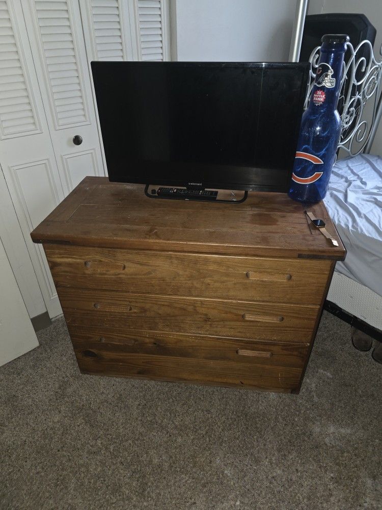 6-drawer Wooden Dresser