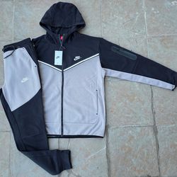 Nike sweatsuit (Small)