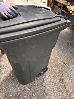 Garbage can
