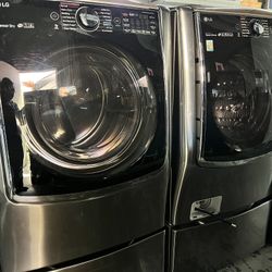 Lg Washer 7.5 cu. ft. And 9.0 Smart wi-fi Enabled Electric Dryer w/ TurboSteam