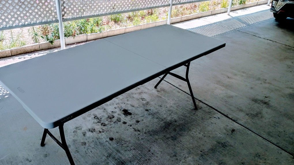 Foldable 6 ft Table
