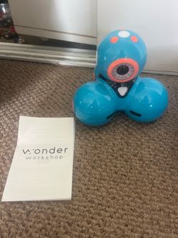 Wonder workshop dash robot
