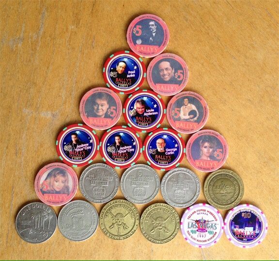 AUTHENTIC LAS VEGAS GAMING CHIPS AND TOKENS