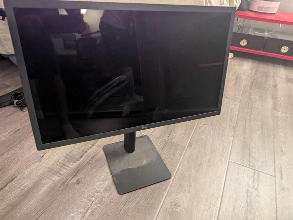 LG UltraFine 4K UHD IPS Monitor 24MD4KLB-B
