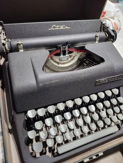 Old Underwood Typewriter In Great Conditions 
