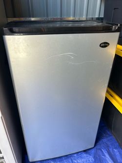 Sanyo Mini Fridge