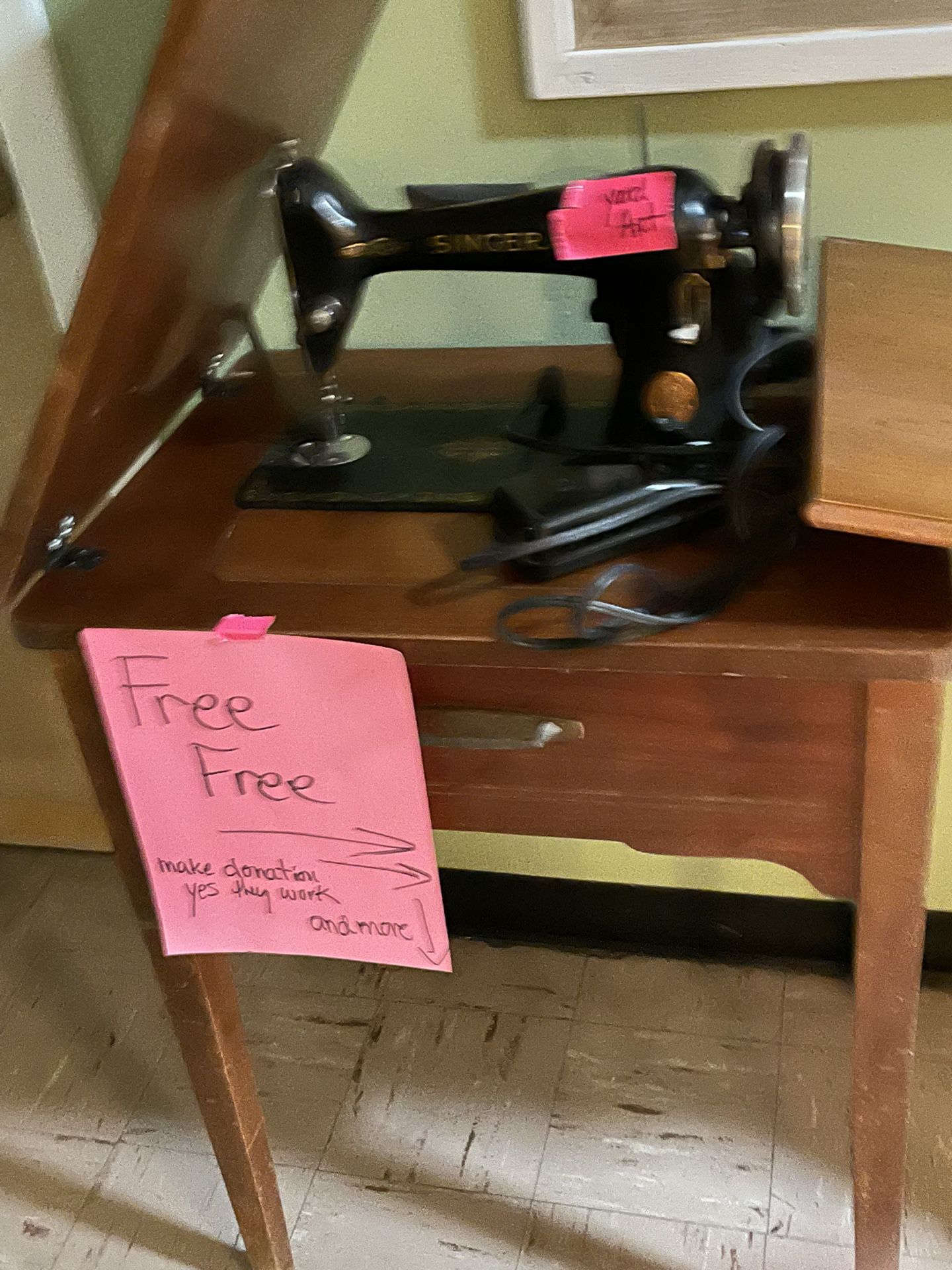 Sewing Machines In Stands Best Offer 