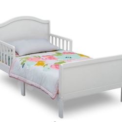 Delta Children Bennett Toddler Bed With Mattress