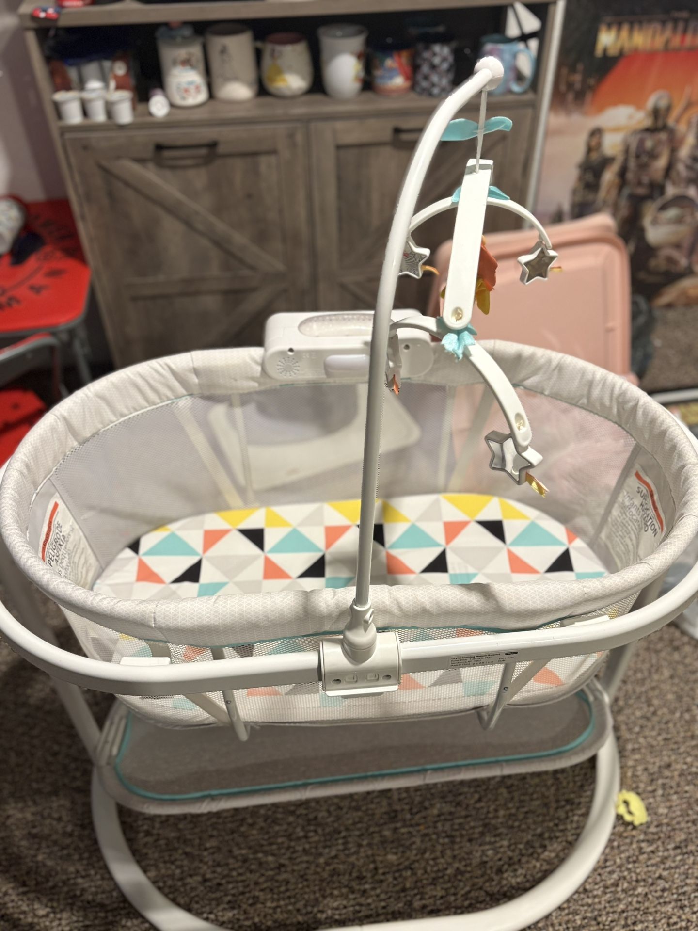 Fisher-Price Baby Bedside Sleeper Soothing Motions Bassinet with Lights Music Vibrations & Toy Mobile for Newborns 0+ Months, Windmill