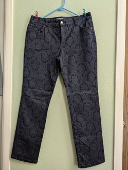 Very nice pair of Chico's So Slimming Damask Print Jeans Size 2 Regular