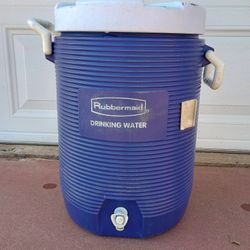 Rubbermaid 5 Gallon Beverage Cooler 