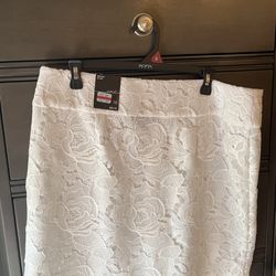 NWT inc White Skirt