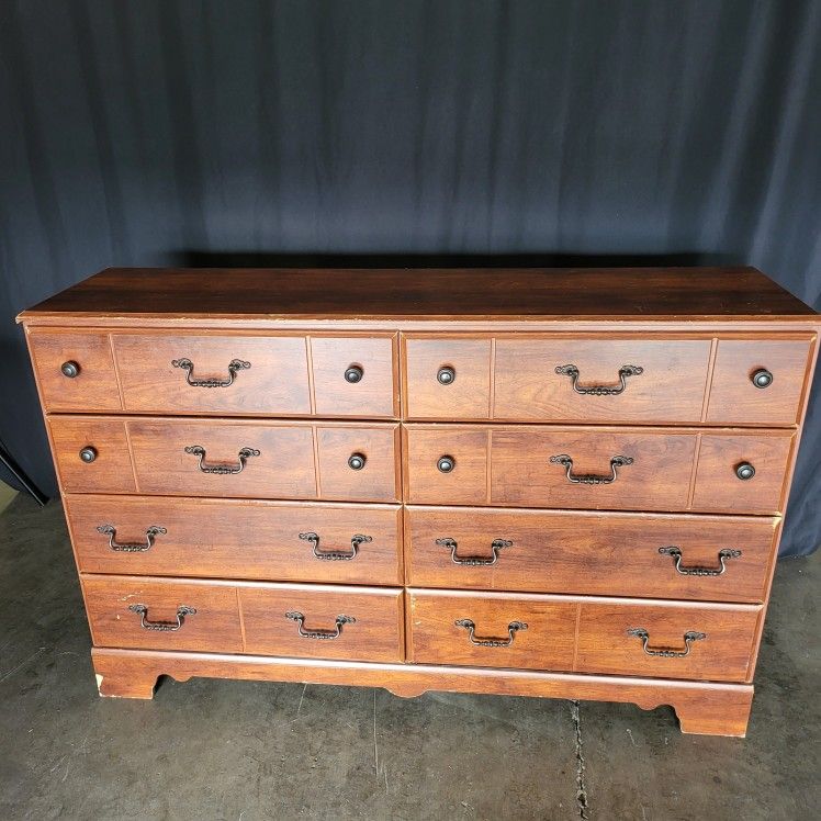 Horizontal Dresser with 8 Drawers