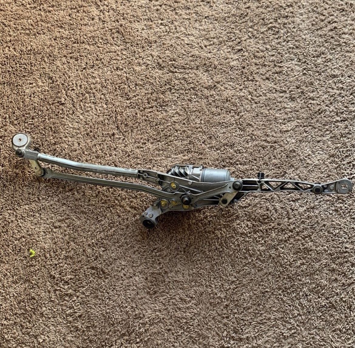 2008-2010 Mercedes Benz C300 Wiper Motor Assembly