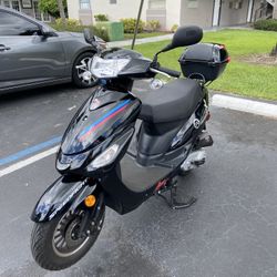 EXCELENTE SCOOTER 50CC COMO NUEVA 