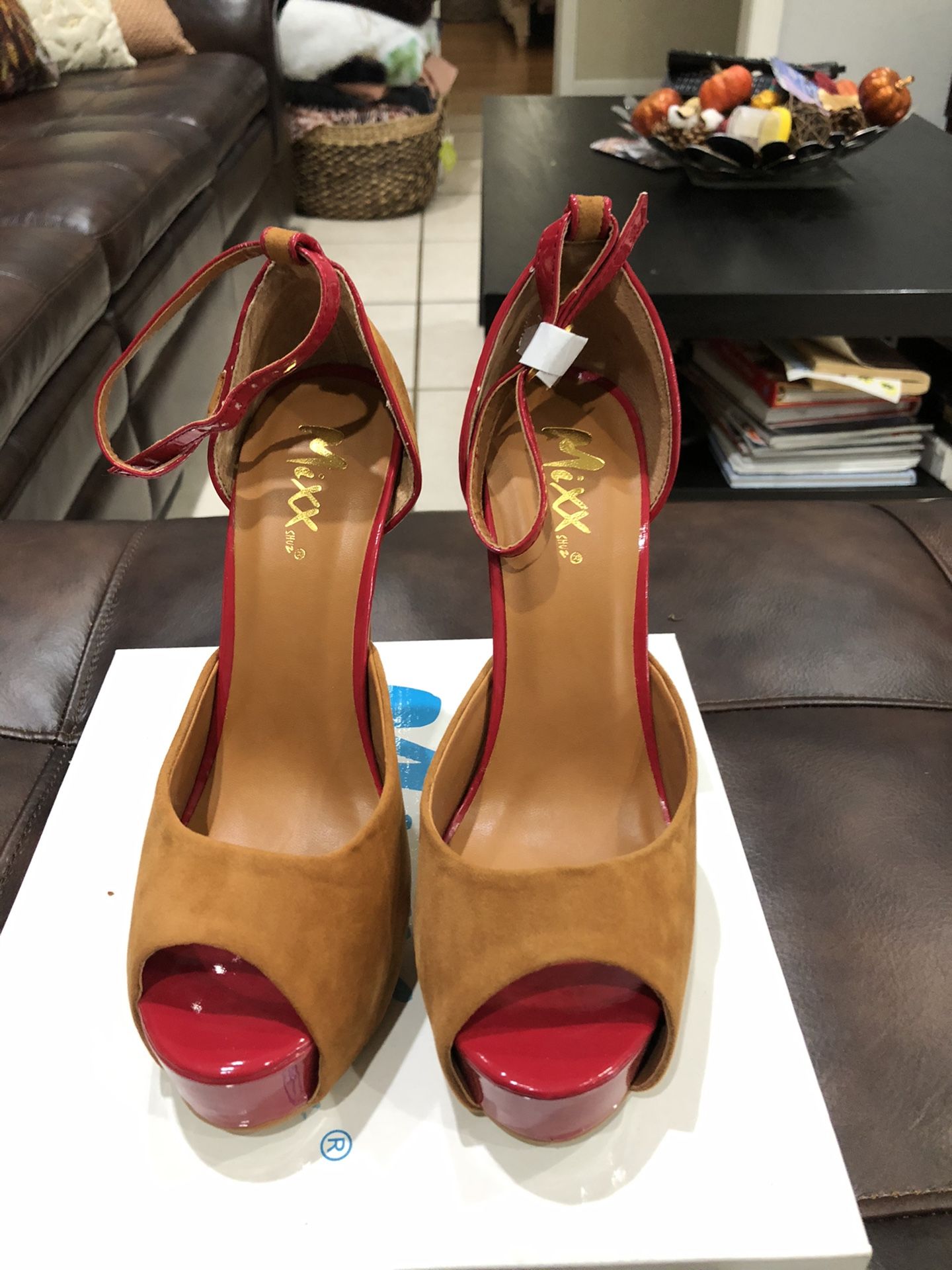 Platform heels brown, brand new 6.5