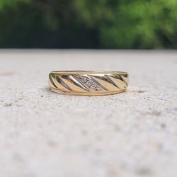 10K Gold Diamond Ring (Jewelry Box Included)