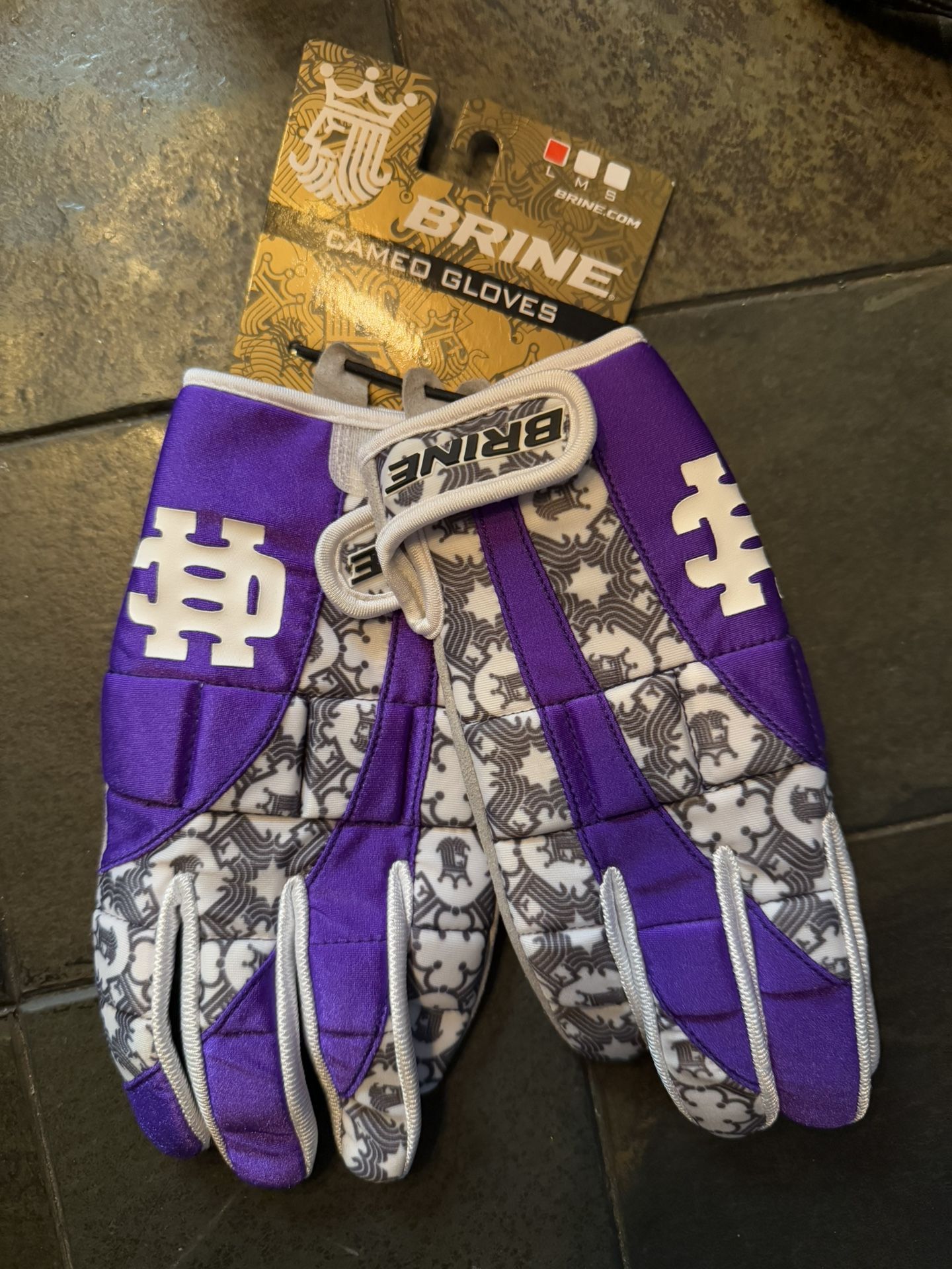 Brine Cameo Gloves ( Size large )