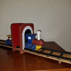 Vintage Rolling Wooden Train Locomotive Engine Caboose Kids Room Decor Bookends w/Tracks.