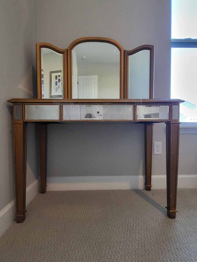 Pier 1 Imports Hayworth Vanity And Mirror Set