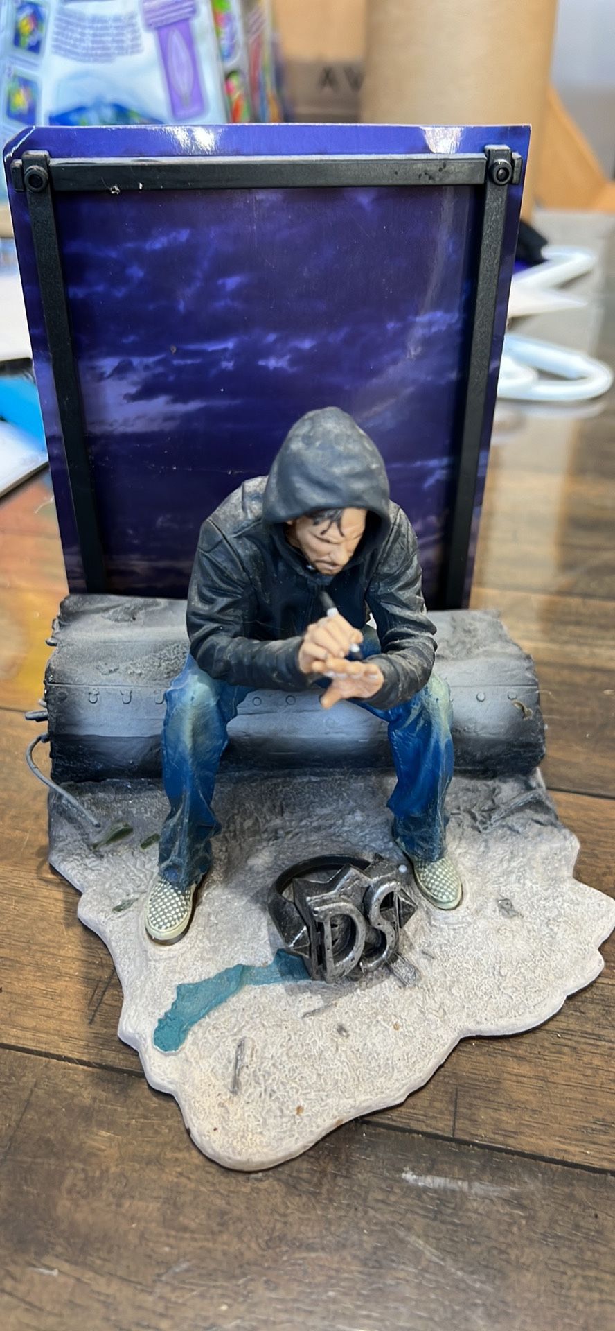 charlie lost figurine w sound , photo background,