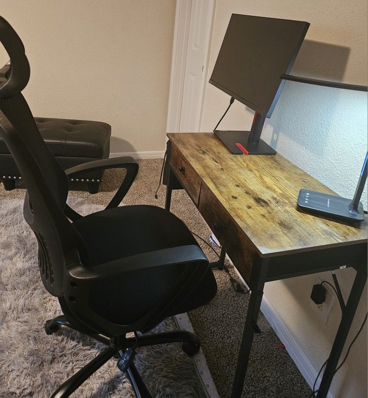 Chair,desk,lamp