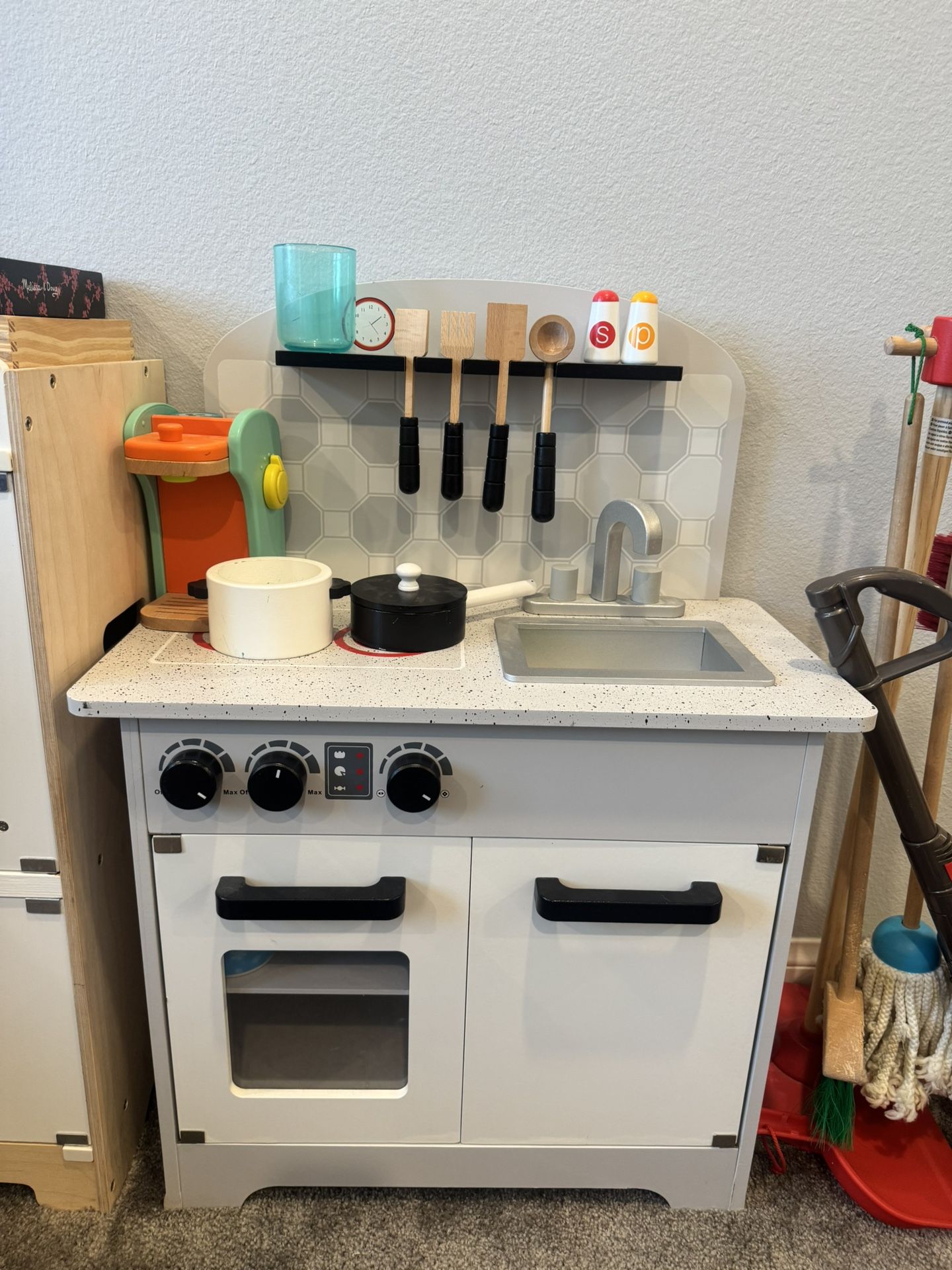 play kitchen