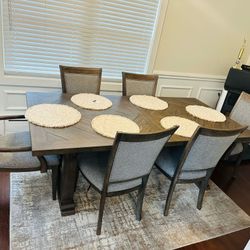 Elegant 6-Piece Dining Set – Excellent Condition