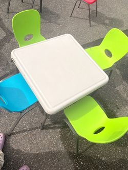 Lufetime 4 chairs + table for kids
