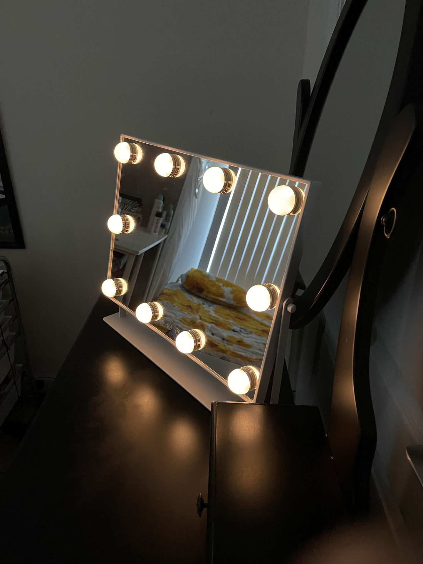 Danielle Creations 10-LED Hollywood Style Battery-Operated Vanity Mirror With 3 Light Levels