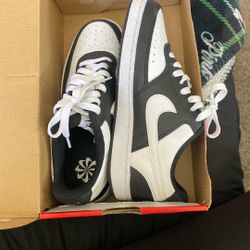 Black And White Nikes 